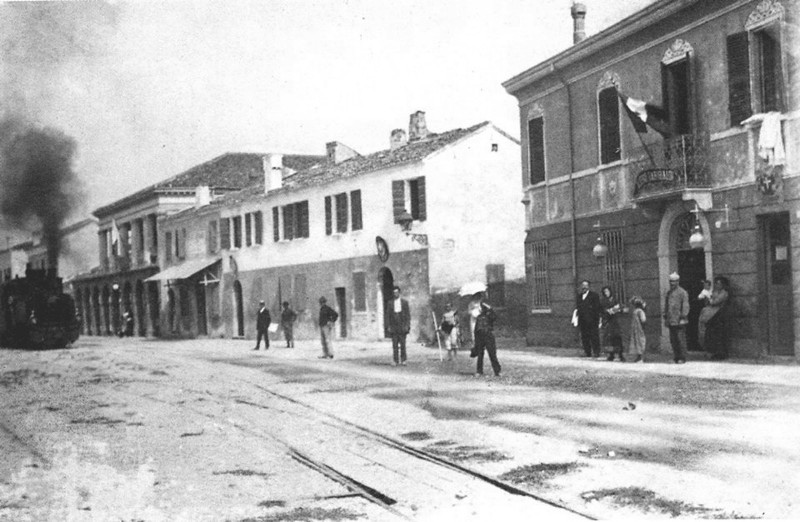 20-Porto Garibaldi - quando a Magnavacca arrivava il treno (1911-1931).jpg