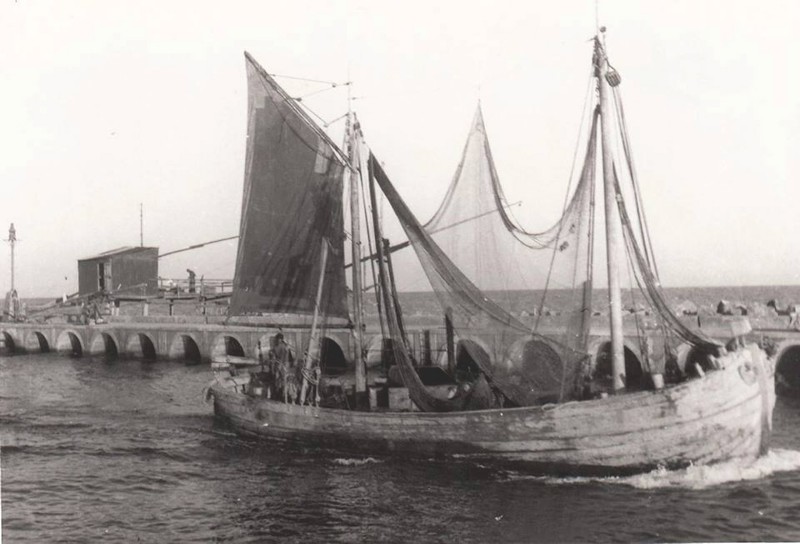 27-Magnavacca - il porto canale anni '30..jpg