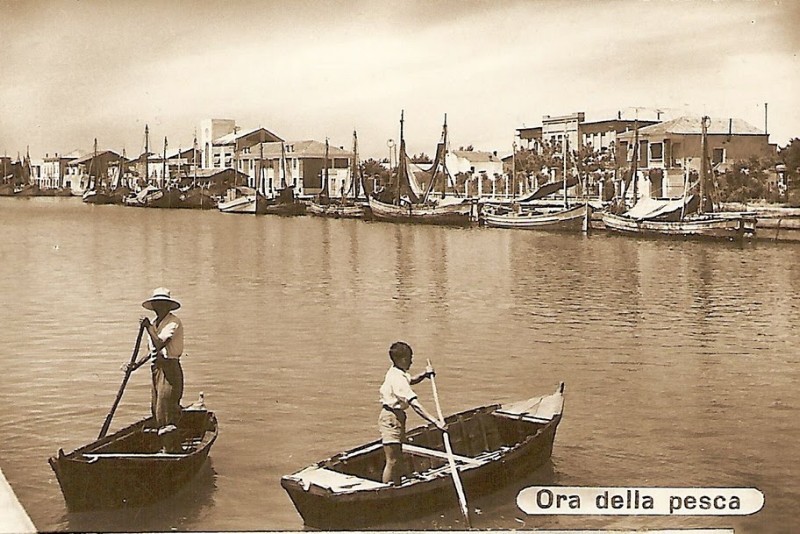 40-Porto canale Estensi-Garibaldi, ora della pesca anni '50.jpg