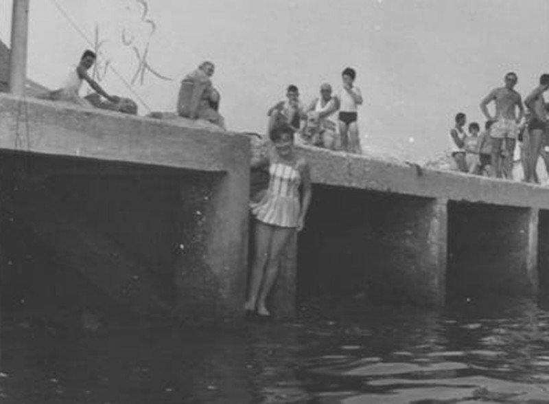 44-Porto Garibaldi -  foto dei bunker che c'erano dopo la spiaggia libera, anni '50..jpg