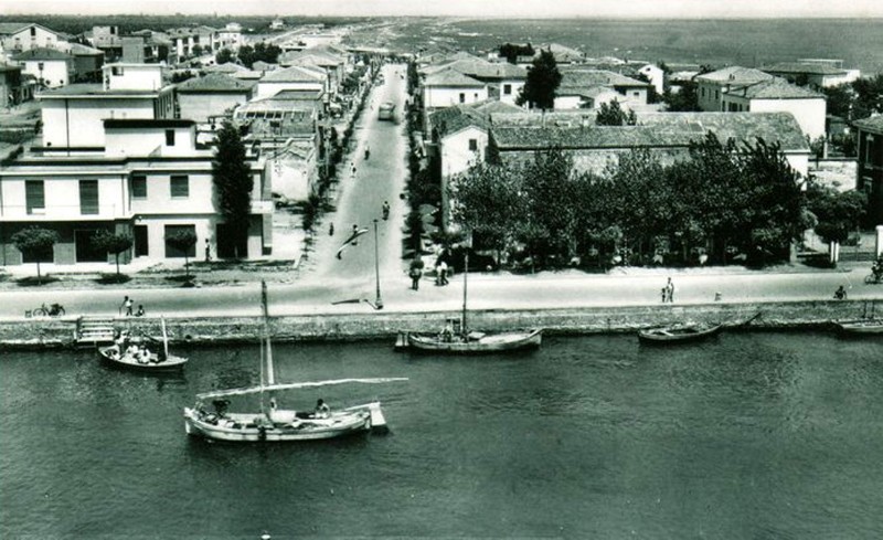 55-Porto Garibaldi via della Resistenza anni '50.jpg