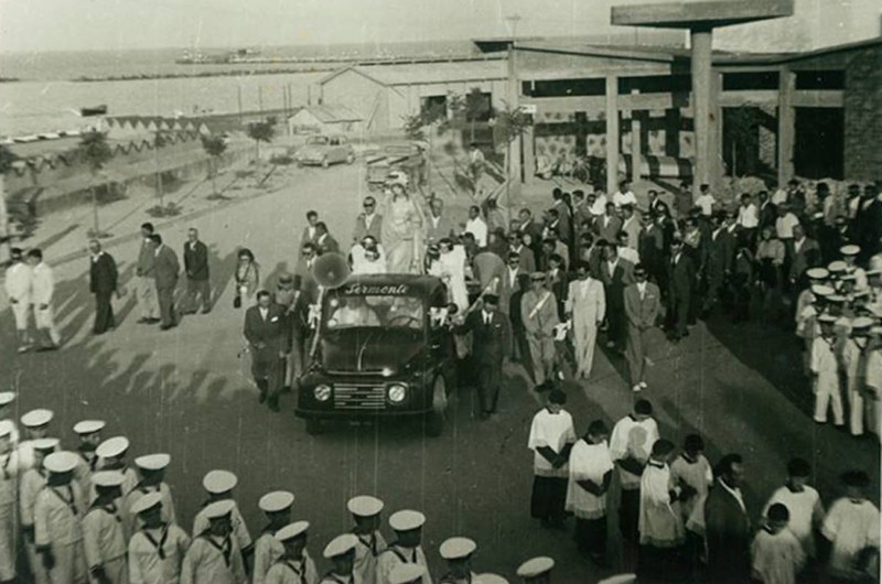 73-PORTO GARIBALDI anni'50 la Madonna portata in processione sul camioncino di Germote.jpg