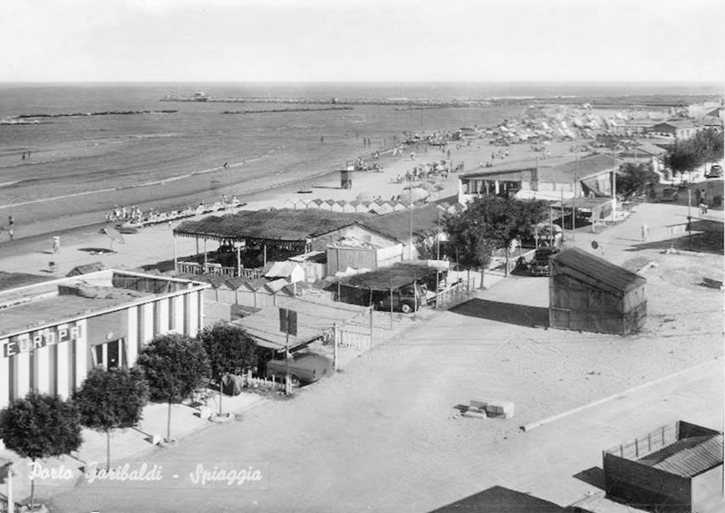 76a-Porto Garibaldi - Spiaggia anni '60.jpg