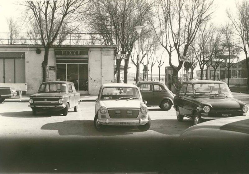 88-ANNI '60 PORTO GARIBALDI P.zza 3 Agosto, Piccolo Bar, Pizzeria di Gino Gramanti.jpg