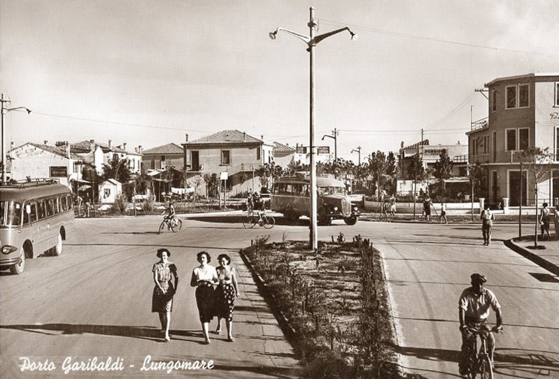 105d- Porto Garibaldi (FE) Lungomare anni '60.jpg