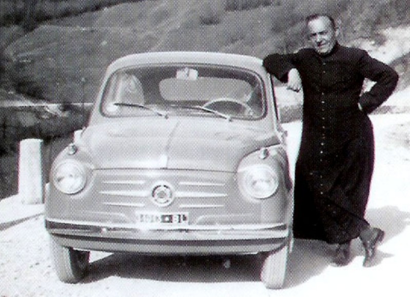 28-Don Evaristo Viel e la sua mitica seicento..jpg