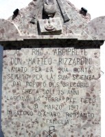 12-Al Rmo Arciprete Don Matteo Rizzardi amato per la sua bontà, stimato per la sua scienza dal popolo di San Gregorio che a soli 35 anni lasciava la terra pel cielo..JPG