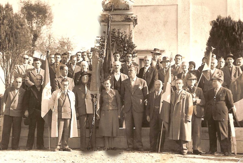 18a-Anno 1923,  inaugurazione del monumento ai caduti in piazza a San Gregorio.jpg