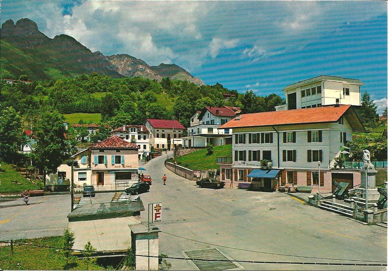 75-San Gregorio nelle Alpi m. 528 - centro       anni '60.jpg