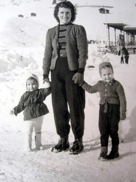 92-Elsa Cassol, al lavoro come bambinaia in una località turistica di alta quotanel canton Thurgau(Svizzera), 1947.jpg