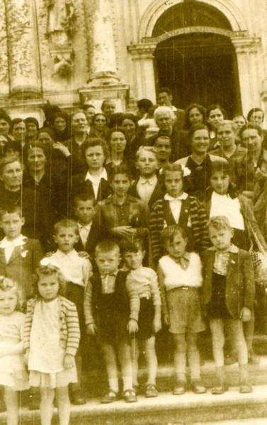 129-Gruppo di parrocchiani di S. Gregorio in pellegrinaggio alla Madonna di Monte Berico (fine anni '40)..jpg