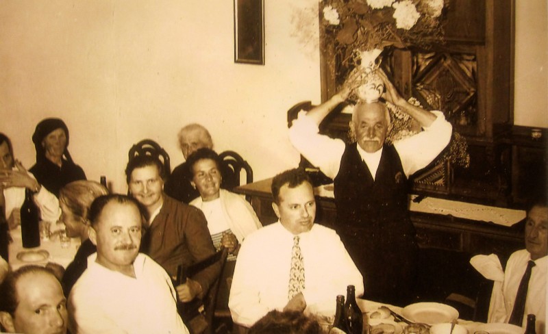 150) Primi anni '60 - Festa della Parrocchia. Si riconoscono da sx Gelindo Giazzon, Nina Giazzon, Luca Matilde(sartor), Mario Cian, Maria Giazzon, Aldo Vieceli,.jpg