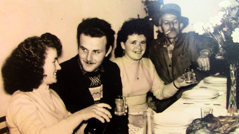 07c-Primi anni '60- In occasione del matrimonio di Elio Savaris presso la Taverna Alpina - da sx Giustina Budel, Aldo Fregona, Marisa Strazzabosco e Diletto Corte - Primmi anni '60.jpg