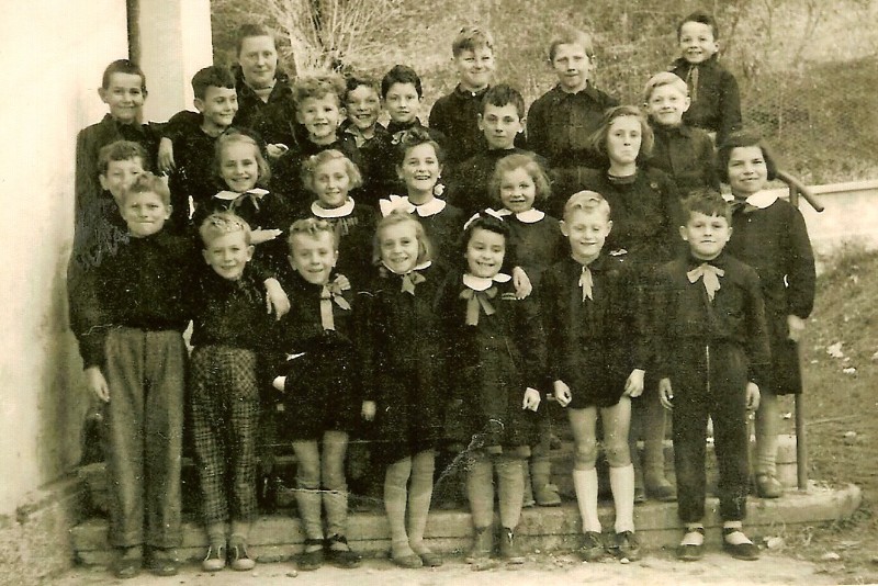 01-Scuole elementari di SAN GREGORIO nelle Alpi. La classe seconda durante l'anno scolastico 1955-56. Sulla ds il nominativo degli alunni..jpg