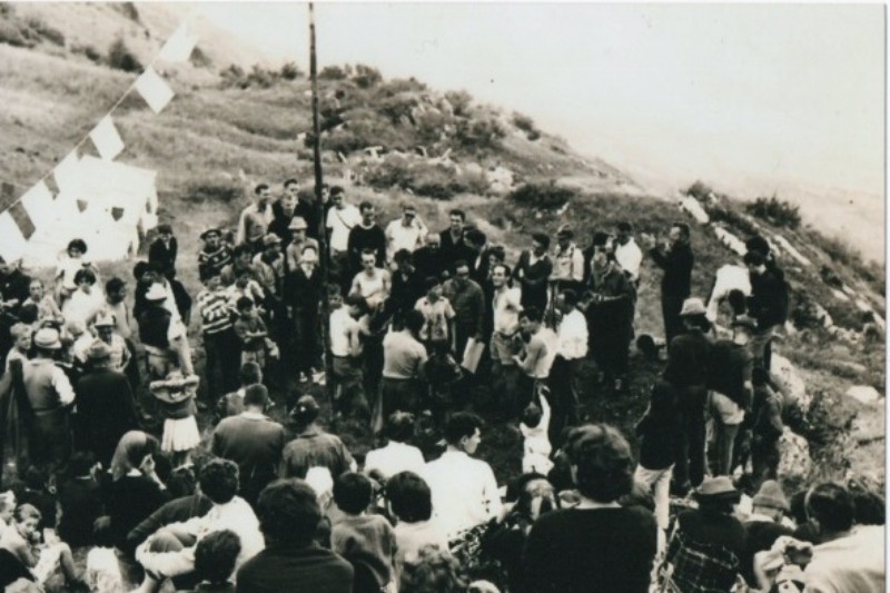 07b-Santa messa sul Piz e posa di una croce dai frazionisti di Roncoi. Anno 1958..jpg