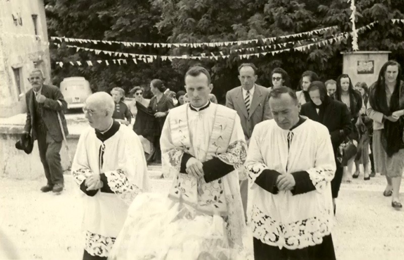 15-Don Candido Argenta, novello sacerdote, con Monsignor Antonio De Lotto e Don Evaristo Viel nell’anno 1953.jpg