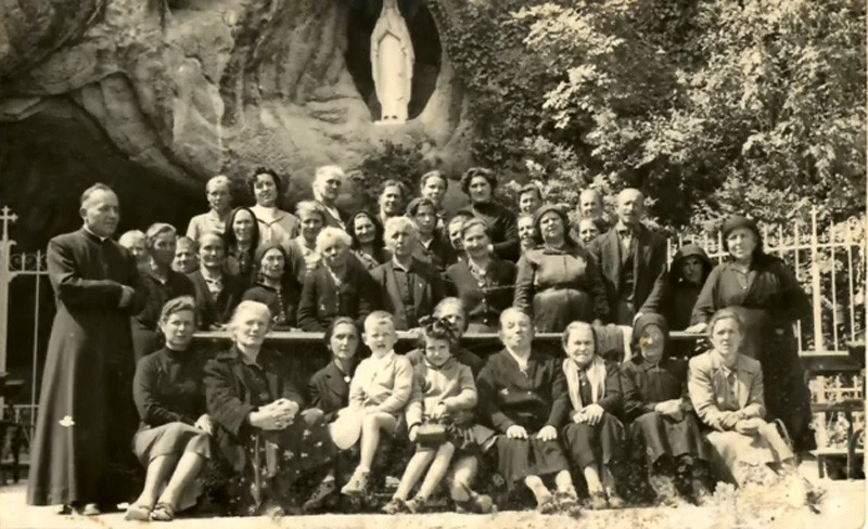 24a-Pelegrinaggio a Lourdes x i 100 anni apparizione della madonna, anno 1958.jpg