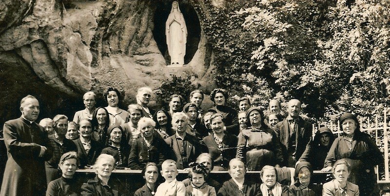 24b-Pelegrinaggio a Lourdes x i 100 anni apparizione della madonna, anno 1958.jpg