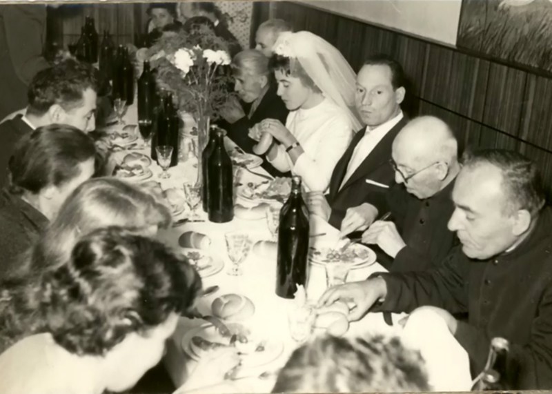 30-Matrimonio Gabriele De Bastiani e Maria Cassol alla taverna alpina, anno 1960.jpg