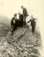 05-Escursione di Don Evaristo nei monti di latte, prima che diventasse parroco a San Gregorio, fine anni '30.jpg