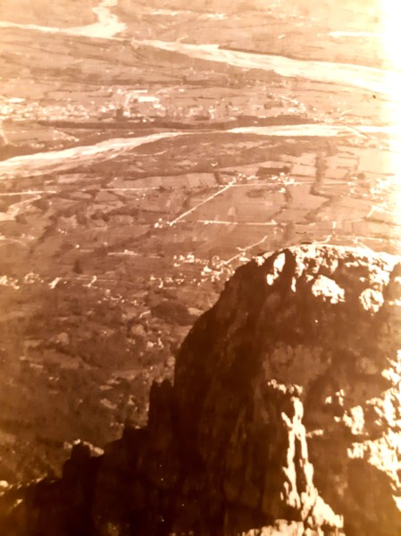 45-Uno scorcio di panorama della Valbelluna con il fiume Piave che la attraversa, vista dall'alto del monte Piz in tutta la sua bellezza..jpg