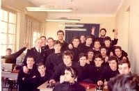 10) Allievi segnalatori 6° 54 in aula studio morse con capo Durs.jpg