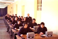 11) scuola di telecomunicazioni Chiavari, corso segnalatori 6-46 in aula studio con capo Durso..jpg