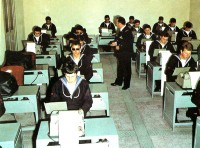 2) Allievi RT 1° 55 con Capo Spanò in aula telescriventi.jpg