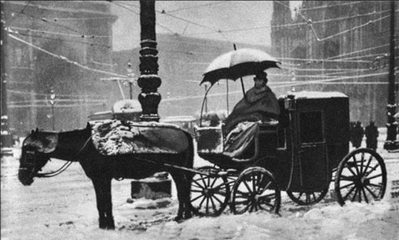 3) El brumista in piazza del Dòmm - Era la vera Milano, poi è diventata la Milano da ...... Bere ora è la Milano di tutti..jpg