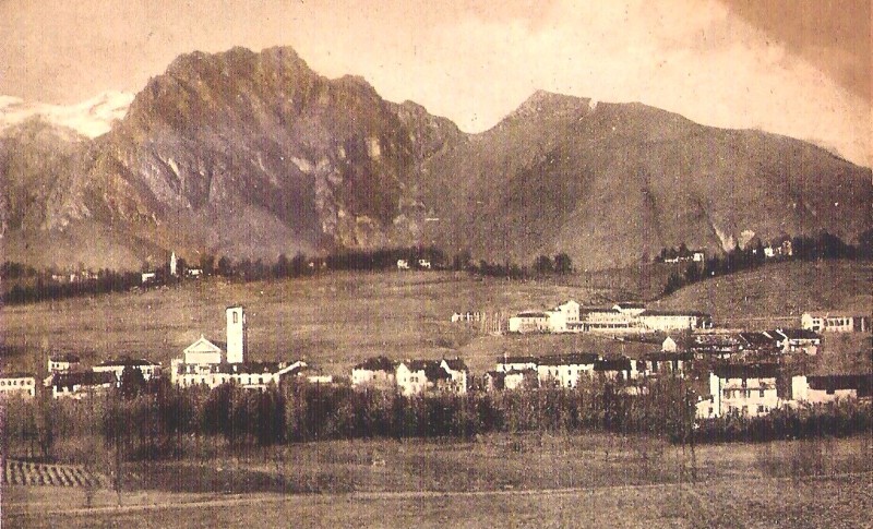 40b- Vellai (Feltre) - anno 1944, quando ancora non era stato costruito il nuovo palazzo, oggi diventato Istituto tecnico agrario, esisteva solo la colonia agricola..jpg