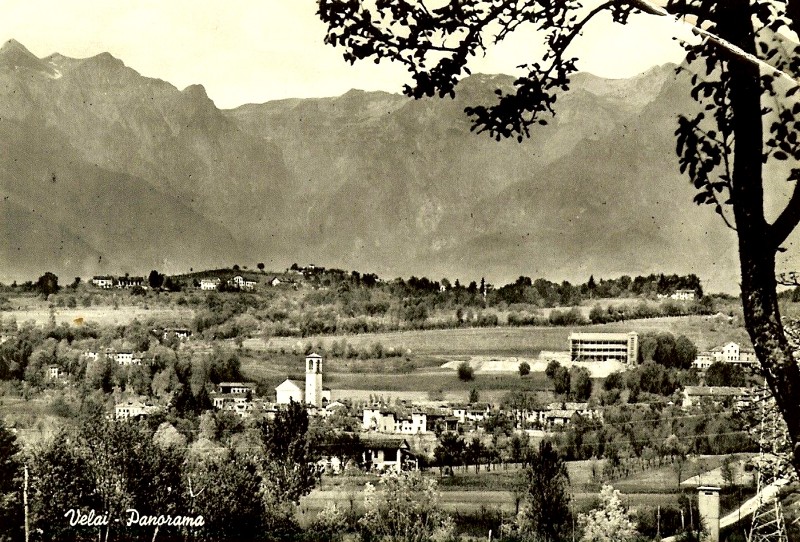 40c) Vellai di Feltre anno 1951, nuovo palazzo Istituto Beato Bernardino Tomitano in costruzione dell'ala di destra..jpg