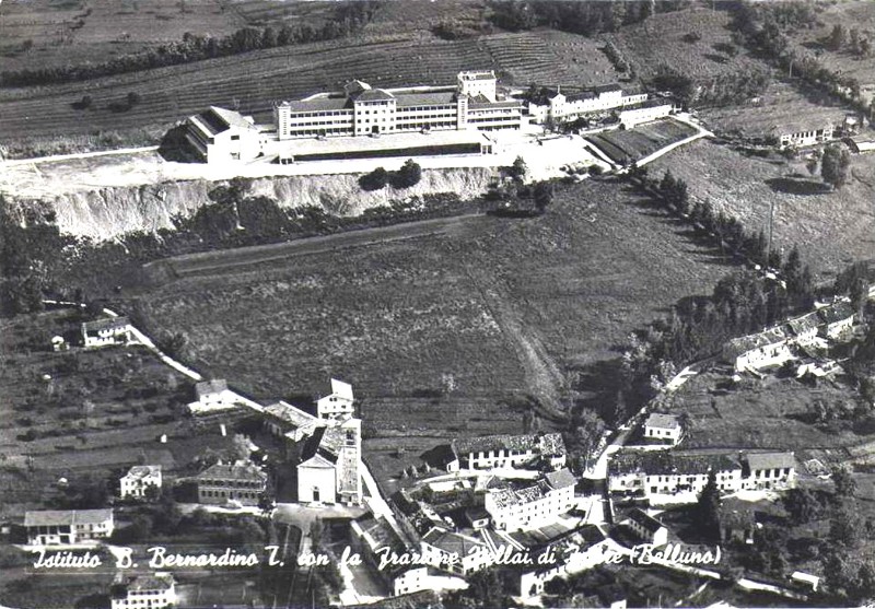 44-Vellai di Fetre(BL) anno 1963,  panorama aereo Istituto beato Bernardino Tomitano con la frazione di Vellai completato con la palestra sulla sinistra e 2 nuove costruzioni sulla destra..jpg