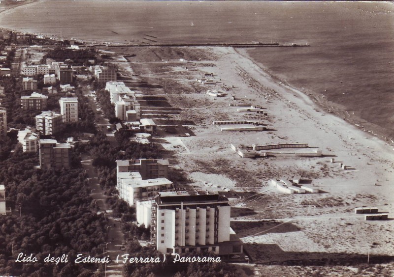 21-La spiaggia  1963.jpg