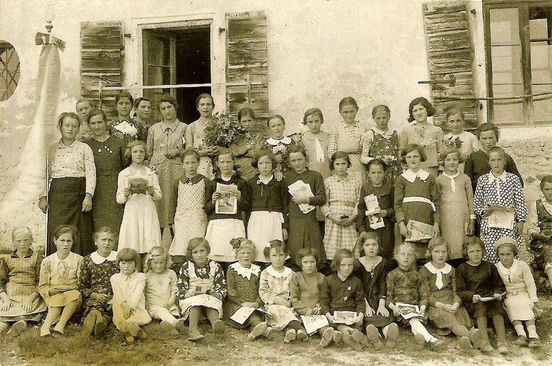 161) F212-a - Domme e ragazze di azione cattolica di S. Gregorio.jpg