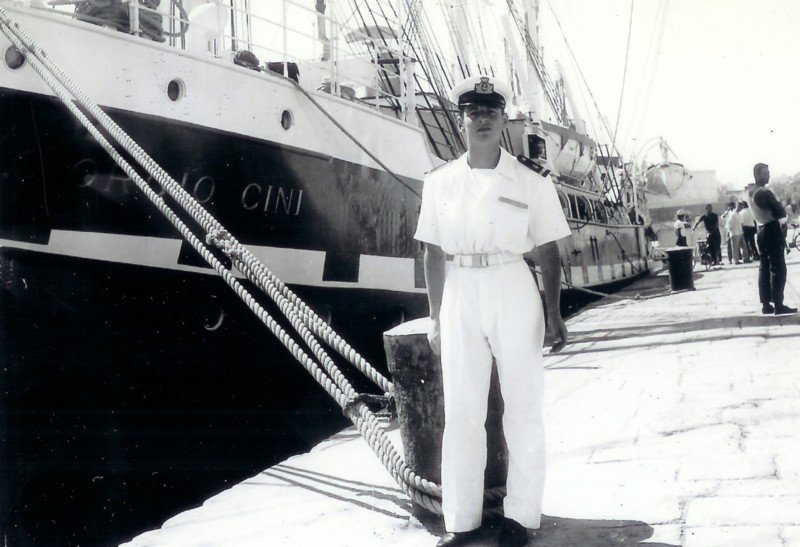 15a-Luciano Cassol (io), nave scuola Giorgio Cini crociera di fine corso, Milazzo Luglio 1966 porto di Barletta.jpg