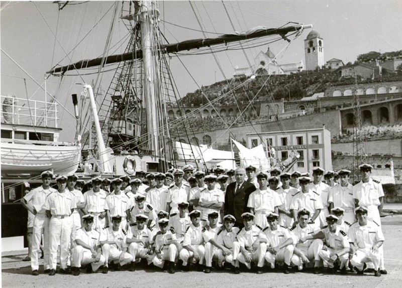 15e-Nave scuola Giorgio Cini anno 1966 con il prof.Angelo Chianura.jpg