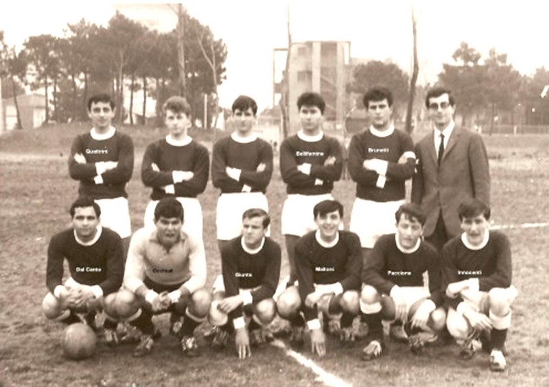 20b-Squadra di calcio anni 1963-66.jpg