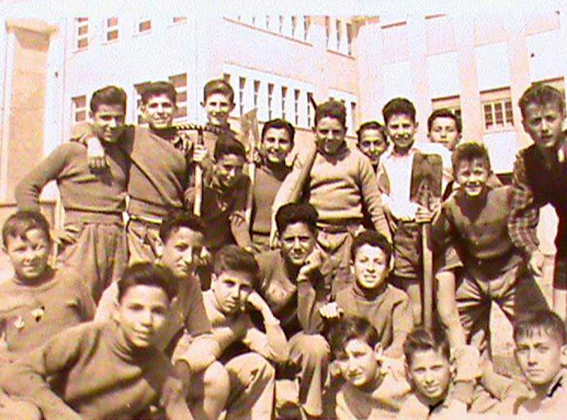 258c-Lido degli Estensi fine anni '50  con Gianni Gislon e Pasquale Altamura..jpg