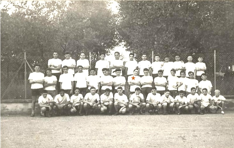 259e) 259e-Lido degli Estensi fine anni '50 squadra di calcio con Pino Bruscella evidenziato con la stella..jpg