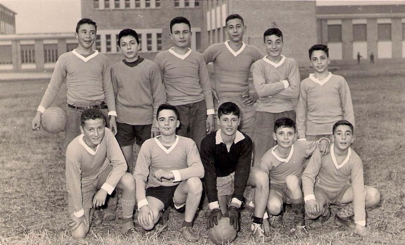 259f-Porto Garibaldi - Ecco la squadra. In piedi da sinistra Passero,Ottone, Gallo, Gasparetto,Imperatore, Maresca, in basso sempre da sinistra. Conti, Ciancio, Merigo, Romano, Gentile..jpg