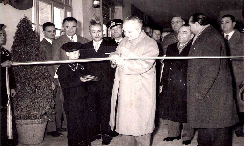 452b) Inaugurazione dell'Istituto, taglio del nastro On. Ezio Vigorelli. Anno 1956..jpg