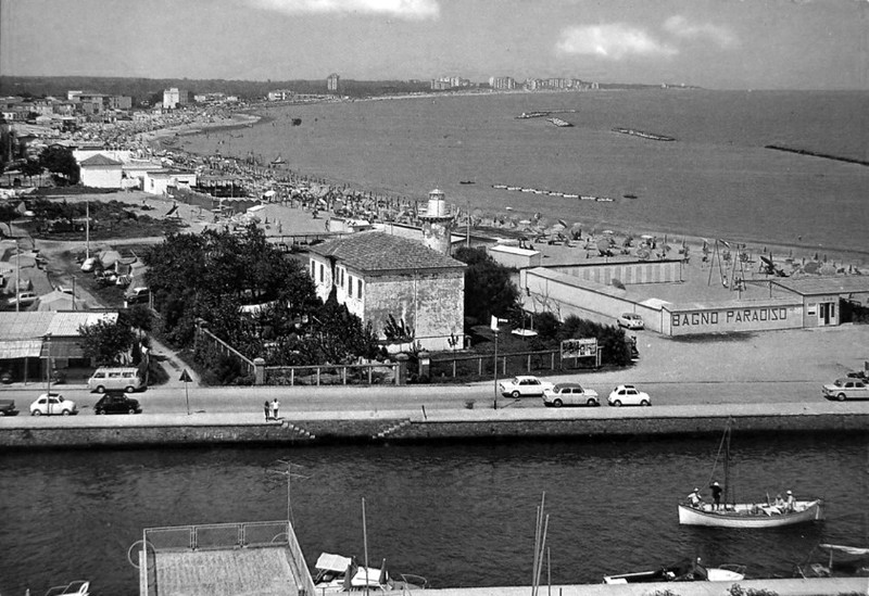 529a-Porto Garibaldi(Ferrara) porto canale e spiaggia.jpg