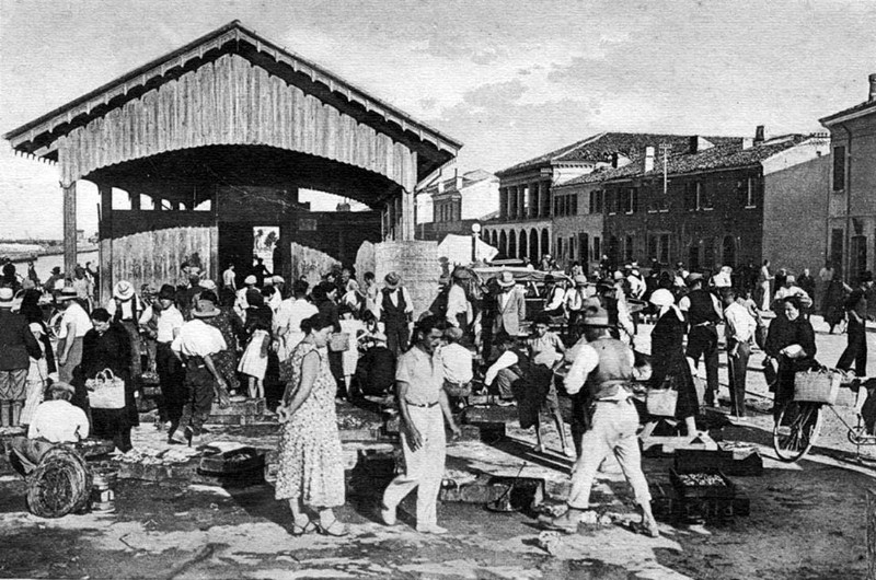 532-PORTO GARIBALDI anni '30 Mercato del Pesce foto della coll. Giuseppe Fogli.jpg