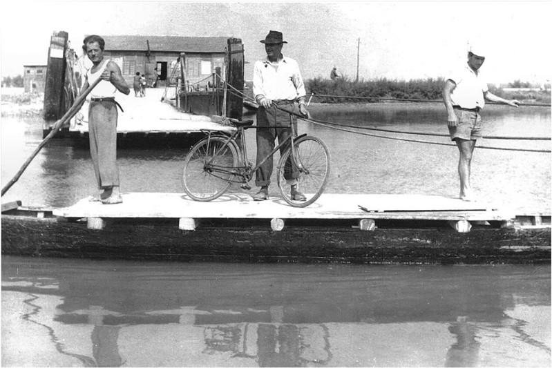 534-PORTO GARIBALDI primo dopoguerra - AL PASS - traghettava persone e veicoli sulla vecchia romea che conduceva a Ravenna Fu dismesso nel 1955 e sostituito dalla istallazione di un ponte baley..jpg