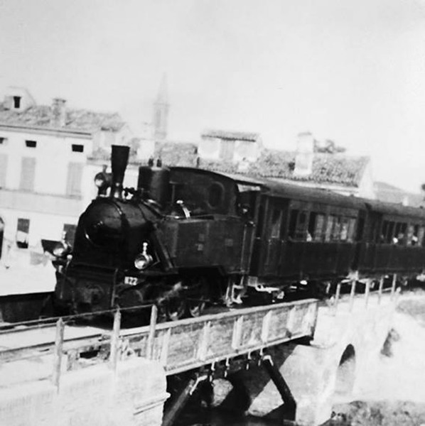 555-Treno a MAGNAVACCA anni '30.jpg