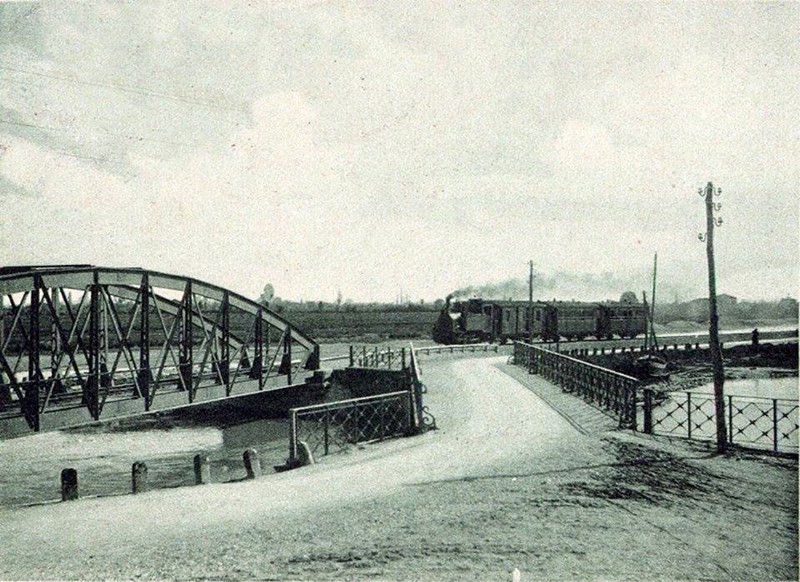 556-treno a Porto Garibaldi (FE) anni '30.jpg