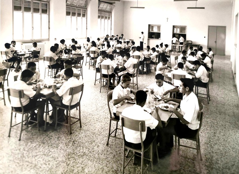 583a) Istituto marinaro di Porto Garibaldi fine anni '50 - Refettorio ( foto Anna D'Angelo).jpg