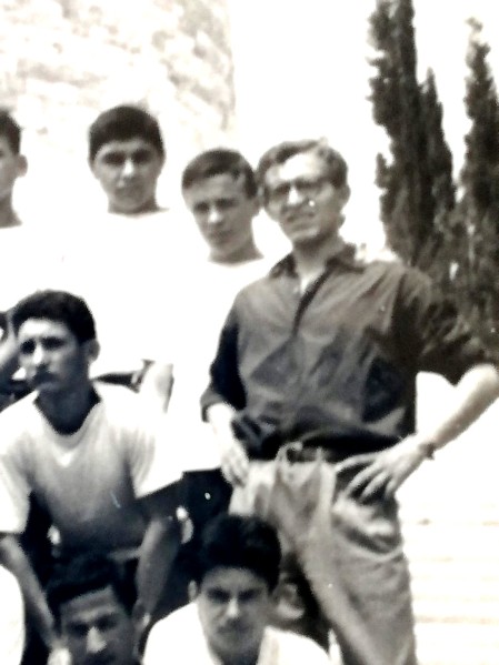 588) Gita del collegio anno 1956 con Carmine Quero 1° a sn 2a fila e Gianni Gislon di fianco al professore..jpg