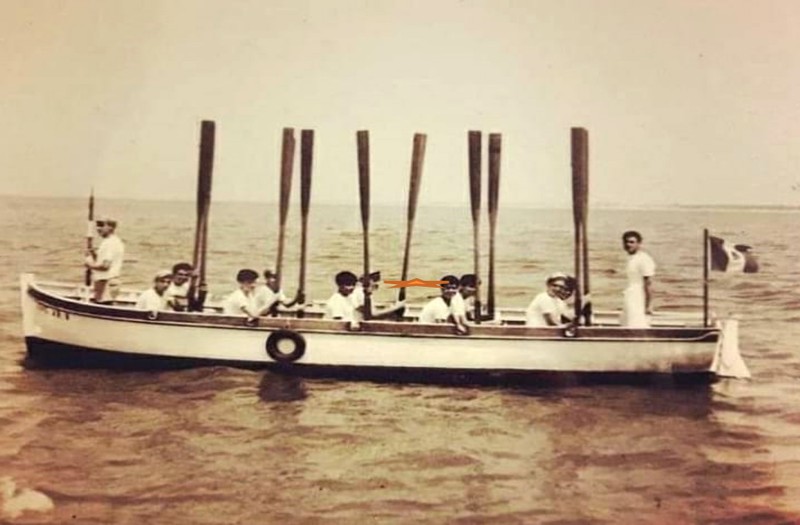 614a) E.N.A.O.L.I. Porto Garibaldi, allievi durante una lezione in mare.jpg