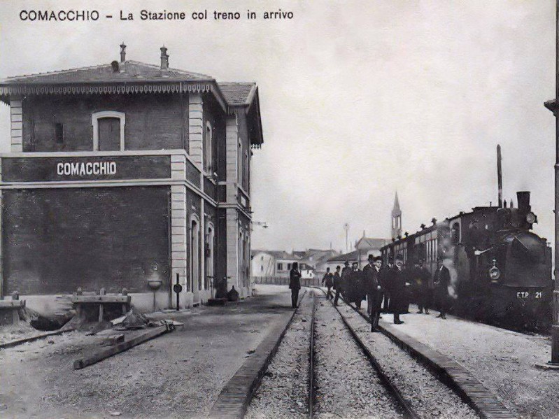 04a-Comacchio stazione, le fermate previste erano 5- Campolongo, Bivio Gallare, San Giovanni, Cavalara e Belfiore, 3 le stazioni Ostellato, Comacchio e Magnavacca..jpg